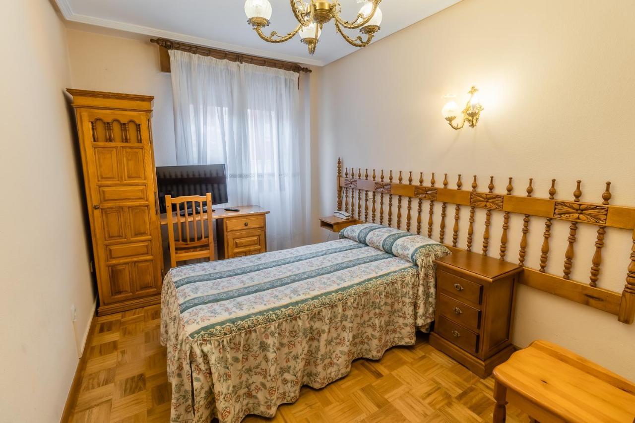 Hostal Санто-Доминго-де-Силос Экстерьер фото