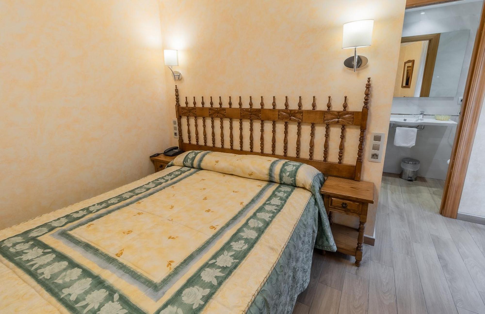 Hostal Санто-Доминго-де-Силос Экстерьер фото